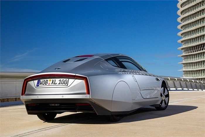 Nhờ trang bị những công nghệ hiện đại, Volkswagen XL1 chỉ tiêu thụ lượng nhiên liệu ở mức 0,9 lít/100 km. Lượng khí CO2 phát thải của xe chỉ dừng ở con số 20 g/km 