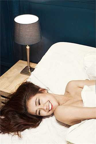 Trong khi đó, với Ngọc Thảo thì đây là một quyết định đột ngột khi thay đổi hình ảnh từ trong sáng sang gợi cảm. 