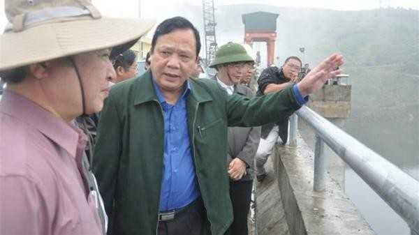 Phó chủ tịch quốc hội Huỳnh Ngọc Sơn trong đợt khảo sát công trình thủy điện Sông Tranh 2 ngày 8/1/2013 - Ảnh: TẤN VŨ