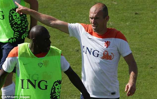 Bị chơi xấu, Robben suýt 'tẩn' mục tiêu của Man Utd