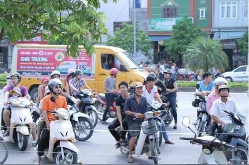 Biển người chờ khai trương đại siêu thị lớn nhất miền Bắc tại Hưng Yên