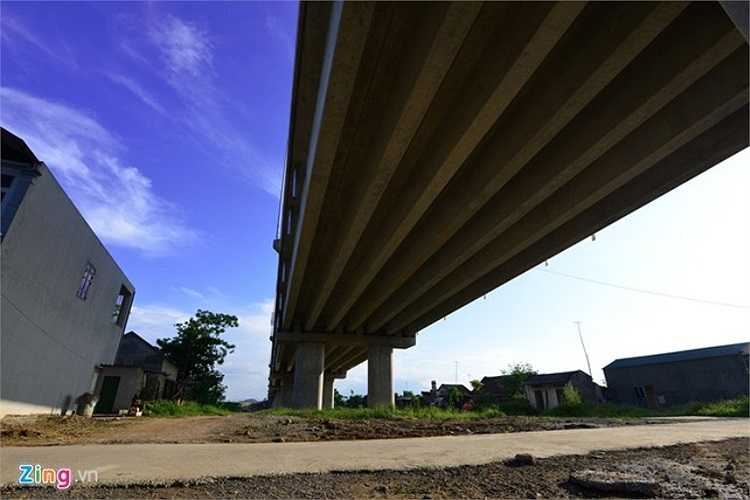 Tổng chiều dài thực tế là 5.487m, trong đó phần cầu dài 4.480m, còn lại là đường dẫn trên cạn. Công trình được hoàn thành sẽ góp phần làm giảm áp lực cho các trục đường hướng tâm như các quốc lộ 2, 3, 6, 32 khi lưu thông qua trung tâm Hà Nội.  