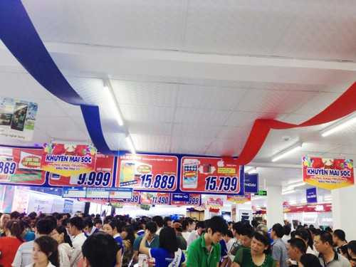 Khai trương Trần Anh Ninh Bình chật kín khách