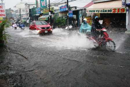 Khu vực Hà Nội chiều tối và về đêm tiếp diễn mưa dông diện rộng - Ảnh minh họa