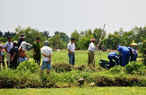 CSĐT tỉnh Hậu Giang, bạn làm đồ gỗ, ném xác xuống ruộng