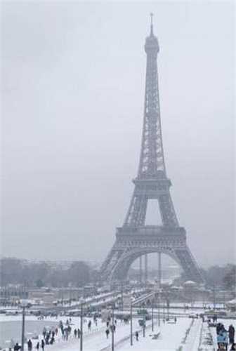 Ngày nay, tháp Eiffel được sử dụng làm trạm phát sóng truyền thanh và truyền hình cho vùng đô thị Paris và dĩ nhiên là một trong những điểm tham quan du lịch hút khách nhất hành tinh. 