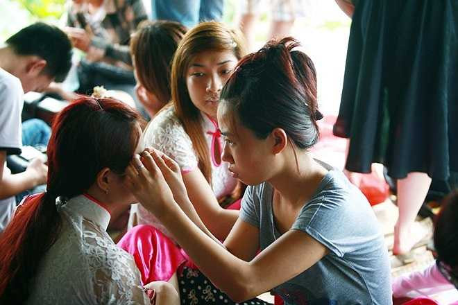 Lán làm nơi cho khách ngồi trang điểm.