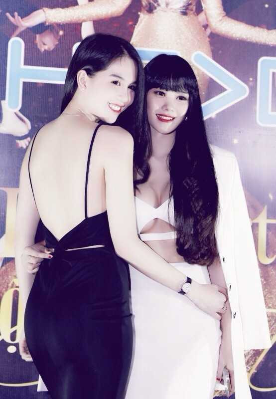 ngoc trinh dem hoi chan dai