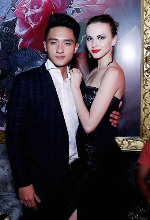 ngoc trinh dem hoi chan dai