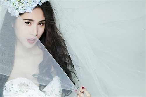 Hiện Thủy Tiên đang cho thấy sự chín về phong cách thời trang cũng như âm nhạc.