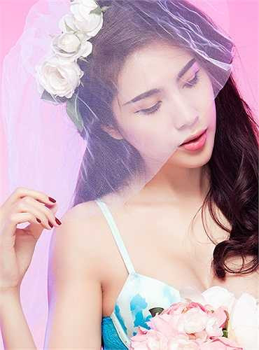 Suốt những năm gần đây, Thủy Tiên luôn biết cách hâm nóng tên tuổi của mình.