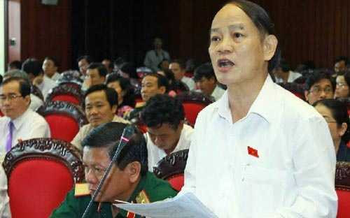 Đại biểu Huỳnh Nghĩa đề nghị Bộ trưởng Đinh Tiến Dũng cho biết cụ thể về các khoản nợ của Vinashin, Vinalines mà Chính phủ cho vay hoặc bảo lãnh vay đã và đang đáo hạn phải trả. 