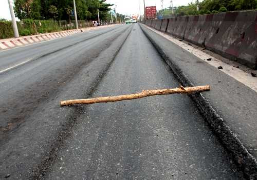 sụt lún, xuống cấp, đường quốc lộ, quốc lộ nghìn tỷ, bộ trưởng Đinh La Thăng, bộ giao thông vận tải, bộ trưởng giao thông vận tải, tất cả đều đúng