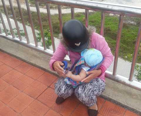 Đà Nẵng, cầu Thuận Phước, chuyện gia đình, ôm con nhỏ, nhảy cầu, phụ nữ