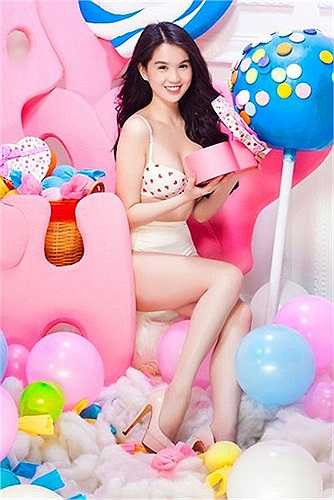 Tuy đã là Nữ hoàng nội y khá nhiều năm, nhưng Ngọc Trinh chưa hề nguội.