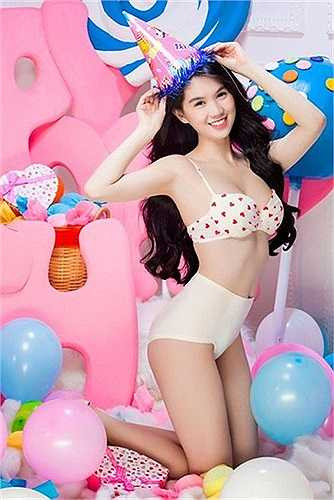 Chúng cho thấy sự đầu tư kỹ lưỡng của Ngọc Trinh vào việc PR hình ảnh bản thân.