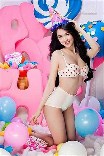 Cùng ngắm thêm những hình ảnh nóng bỏng của Ngọc Trinh: