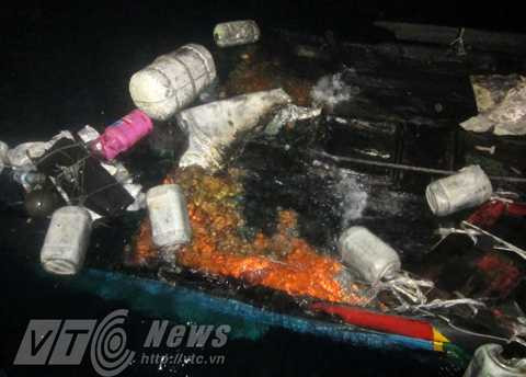 ngư dân, tàu cá, bị cháy, nguy cấp, trên biển, Lý SƠn, Hoàng Sa