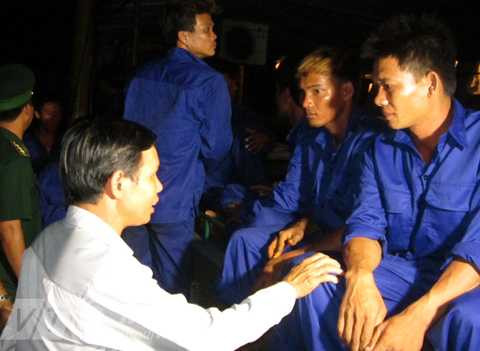 ngư dân, tàu cá, bị cháy, nguy cấp, trên biển, Lý SƠn, Hoàng Sa