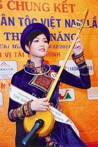 Bên cạnh đó, mẹ của Triệu Thị Hà còn lên báo để tố cáo cháu trai bà Kim Hồng, người từng là bạn trai của cô đã có hành vi đánh đập bạn gái.