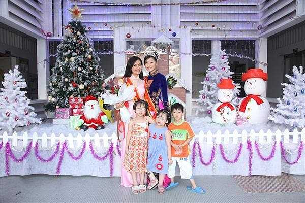 Cô cũng khẳng định bị Trưởng BTC cuộc thi bắt phải lựa chọn giữa việc tiếp tục đồng hành cùng cuộc thi, hoặc là viết đơn để người khác lên thay thế.