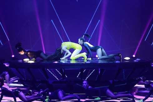 ho ngoc ha dem hoi chan dai 8