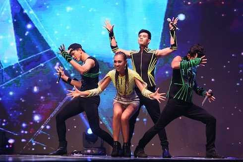 ho ngoc ha dem hoi chan dai 8