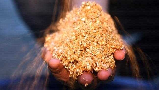 Kỳ lạ thị trấn nơi người dân uống vàng, tắm vàng