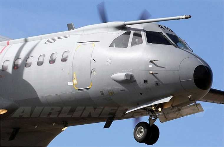 Nếu mang tối đa tải trọng thì tầm bay của C-295 giảm xuống, tuy nhiên điều này có thể được khắc phục vì trên C-295 được trang bị hệ thống tiếp nhiên liệu trên không. Rõ ràng, với C-295, năng lực của không quân vận tải Việt Nam sẽ được tăng cường đáng kể. 