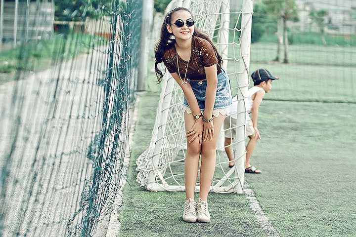 Ngoài ra, cả hai đang rất tích cực tham gia các hoạt động thiện nguyện (Tam Triều Dâng là khách mời nhỏ tuổi nhất cho chương trình 'Donate for a date' – một chương trình nằm trong chuỗi hoạt động sinh viên của tổ chức phi chính phủ 'Phẫu thuật nụ cười' - Operation Smile.) Cả hai còn được tổ chức Unesco mời tham gia những chuyến đi thiện nguyện , đại sứ hội Từ thiện thật, đại sứ Ngày trái đất. 