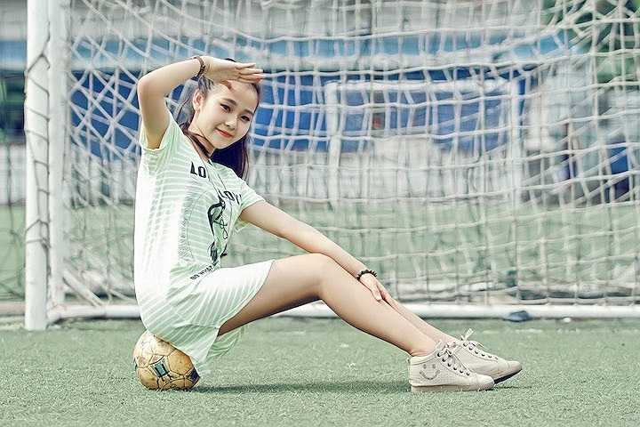 Hai chị em diện quần jean lửng, áo pull, khoe vẻ khỏe khoắn, dễ thương nhưng không kém phần gợi cảm, nữ tính, rất phù hợp với thời tiết TP.HCM những ngày qua.