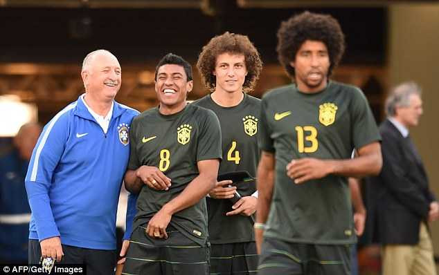 Scolari, Neymar nói gì trước 'giờ G'