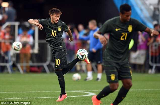 Scolari, Neymar nói gì trước 'giờ G'