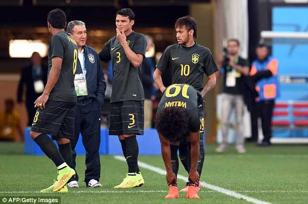 Scolari, Neymar nói gì trước 'giờ G'