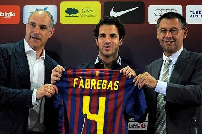 Ngày 15/8/2011, Barca thông báo họ đã chiêu mộ thành công Cesc Fabregas từ Arsenal với mức phí chuyển nhượng 35 triệu bảng.
