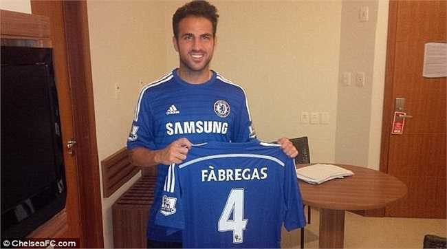 Ngày 12/6/2014, Fabregas chính thức rời Noucamp để chuyển tới thi đấu cho Chelsea với bản hợp đồng trị giá 30 triệu bảng.