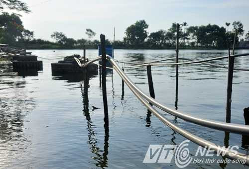 Tình trạng, người dân thôn Ngọc Than phải sử dụng nguồn nước ngoài ao Sen (ao làng của thôn) để phục vụ sinh hoạt hàng ngày đã diễn ra hơn 5 năm nay. 