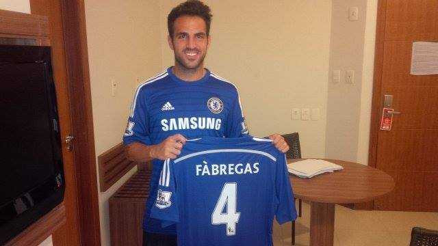 Fabregas khoe ảnh cùng áp đấu Chelsea