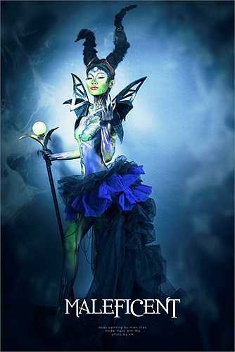 Một điểm khó nữa là phải chọn được người mẫu thể hiện được chất gian ác nhưng vẫn quyến rũ và có đôi môi cong gợi cảm như hình ảnh phù thủy Maleficent do nữ diễn viễn nổi tiếng Angelina Jolie thủ vai. 