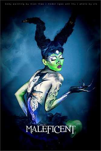 Tác phẩm được ekip hoàn thành sau 6 tiếng. Và không chỉ vẽ body painting như những lần trước, nữ họa sĩ còn kết hợp cả làm nail, trang điểm, tự may áo, thiết kế tóc... để thể hiện nhân vật hoàn hảo.