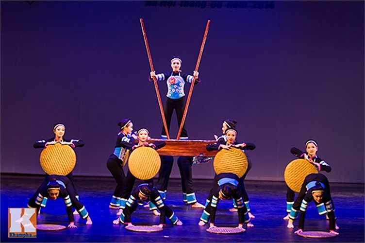 Các tiết mục được đầu tư cả các đạo cụ đi kèm cho tiết mục biểu diễn.