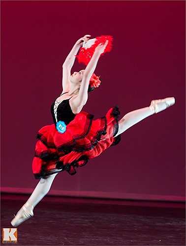 Tiết mục biến tấu trích trong donquixote - nhân vật kitri của sinh viên Trần Thảo Vân k36/6