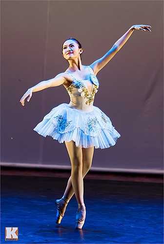 Nữ sinh viên xinh xắn Nguyễn Thị Thúy Hiền khóa 36/6