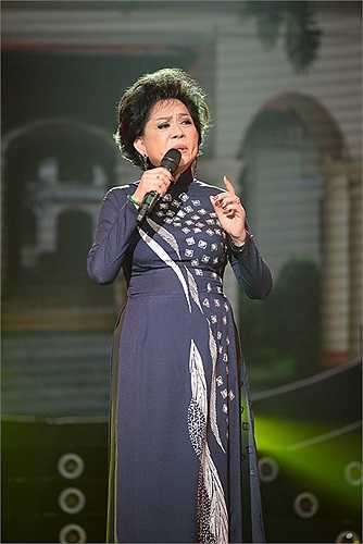 Sự hòa lẫn hai cảm xúc khác nhau đã giúp cho tác phẩm Thầm kín (Phượng Linh) một lần nữa đọng lại trong trái tim người yêu nhạc thật nhiều rung cảm.