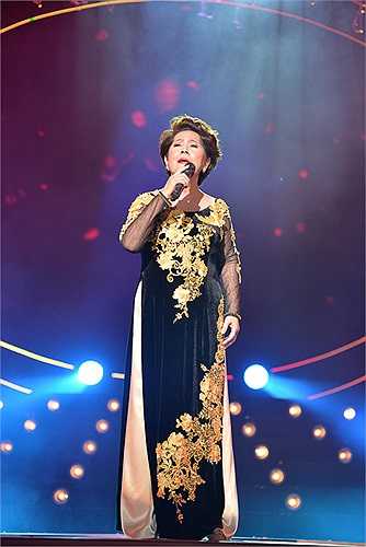 Đặc biệt, cao trào cho phần hai chính là tiết mục song ca bài hát Về đâu mái tóc người thương của ca sỹ Phương Dung và Cẩm Ly. 