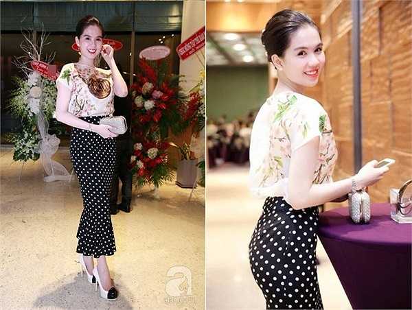 Ngọc Trinh tươi trẻ và có phần 'mộc mạc' hơn với bộ trang phục 'một nửa hàng hiệu' của Dolce&Gabbana.
