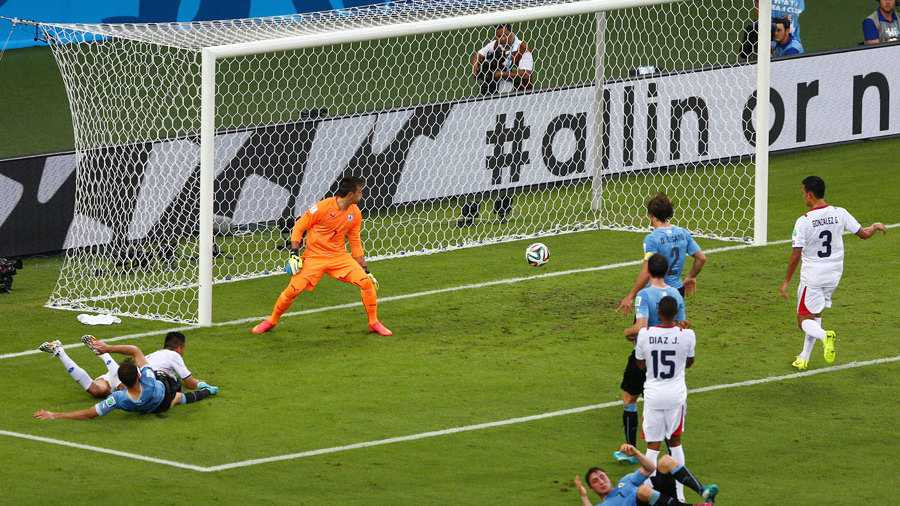 Costa Rica tạo nên địa chấn nhờ công trọng tài?