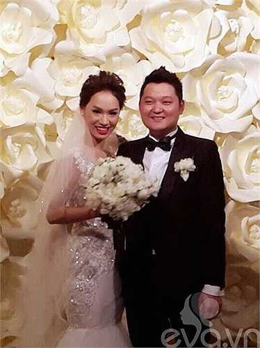 Thông tin Trà My lấy chồng đại gia Sài thành trở thành một trong những từ khóa hot nhất tuần, chồng của giọng ca 'Cần lắm' là một doanh nhân kinh doanh chuỗi nhà hàng karaoke nổi tiếng bậc nhất thành phố. Bên cạnh đó anh còn là dân chơi siêu xe có tiếng.