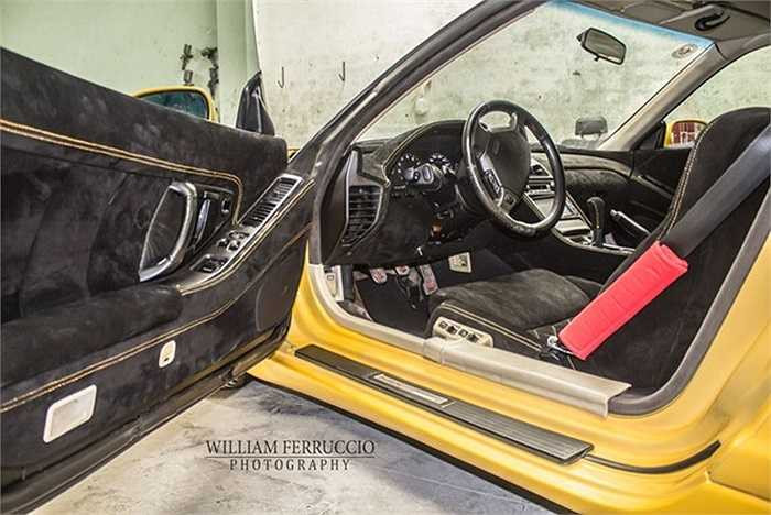 Acura NSX là một trong những chiếc xe có cảm giác lái tốt nhất được bán tại thị trường Bắc Mỹ. Cabin hai chỗ ngồi cho cảm giác thân thiện và thoải mái. Nó vẫn giữ được phong độ của một chiếc xe thể thao hàng đầu sau 12 năm ra mắt