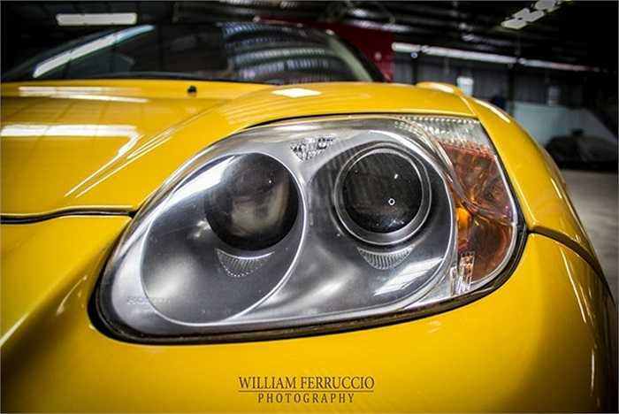 Kể từ sau khi giới thiệu chiếc xe năm 1991, phiên bản đời 2002 được cải tiến hàng loạt, bao gồm đèn pha HID cố định thay cho loại mắt ếch trên phiên bản cũ, cản trước và sau được sửa đổi, ống xả được thay thế. 